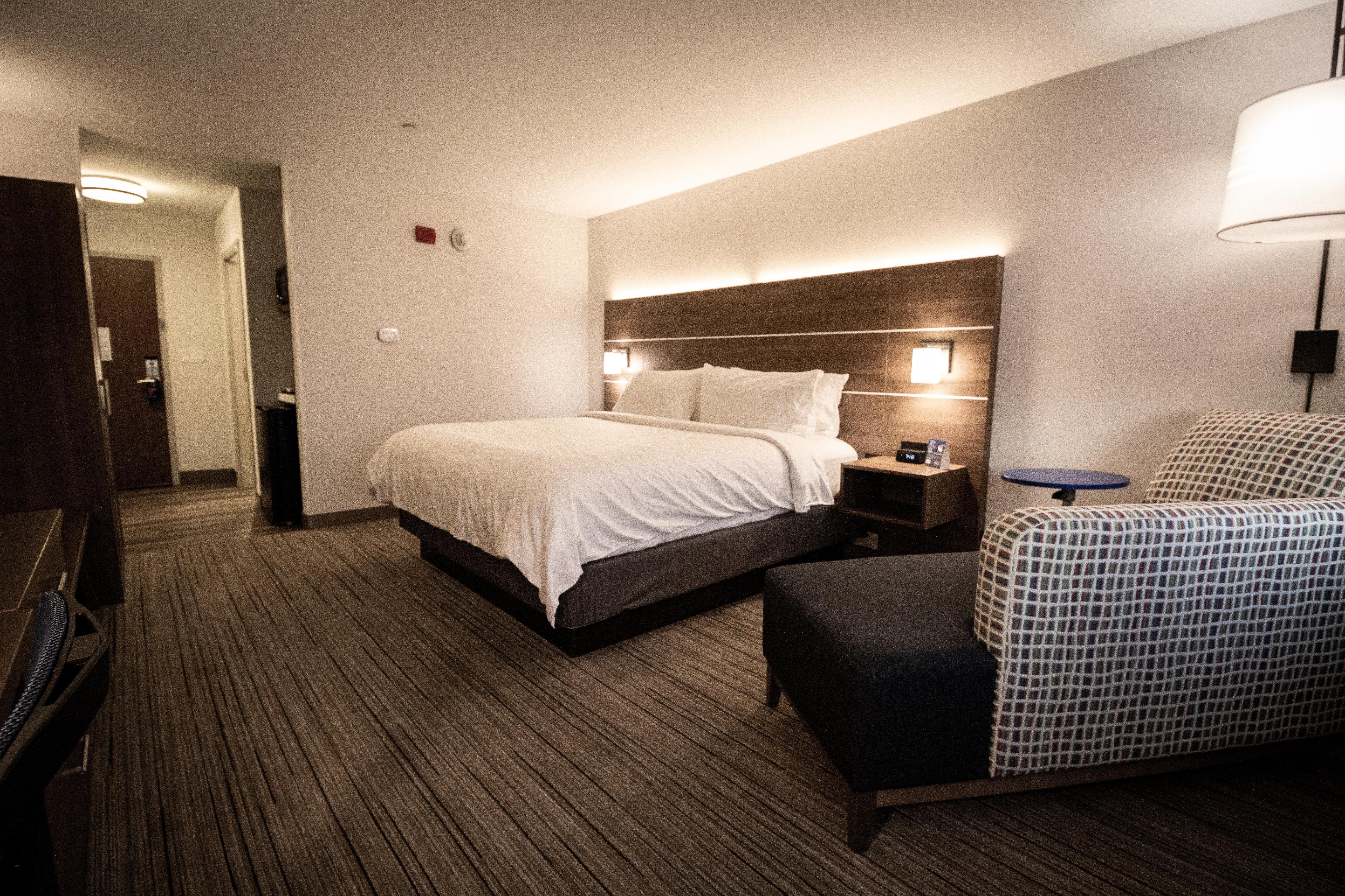 Holiday Inn Express & Suites - Boston South - Randolph By Ihg Dış mekan fotoğraf