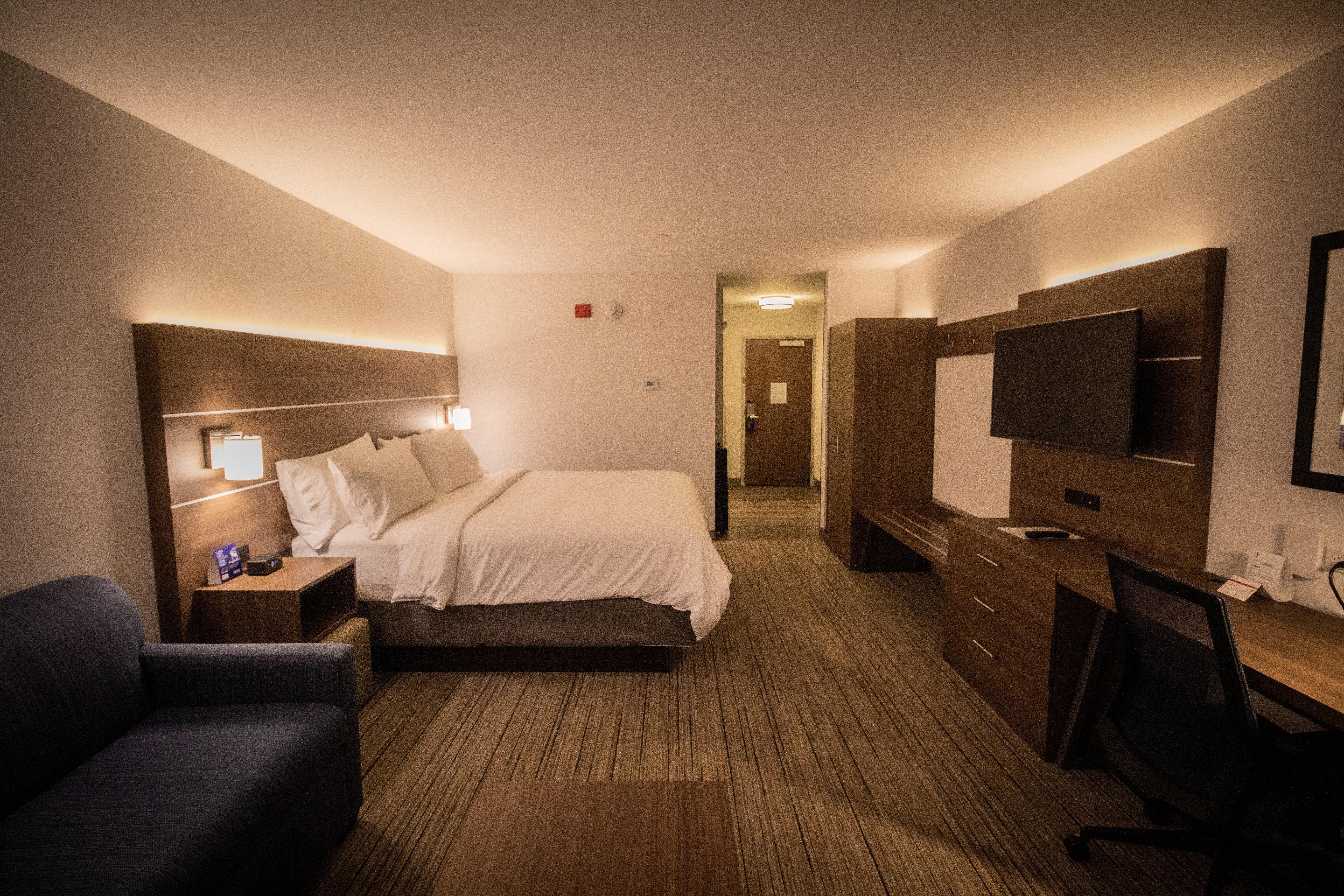 Holiday Inn Express & Suites - Boston South - Randolph By Ihg Dış mekan fotoğraf